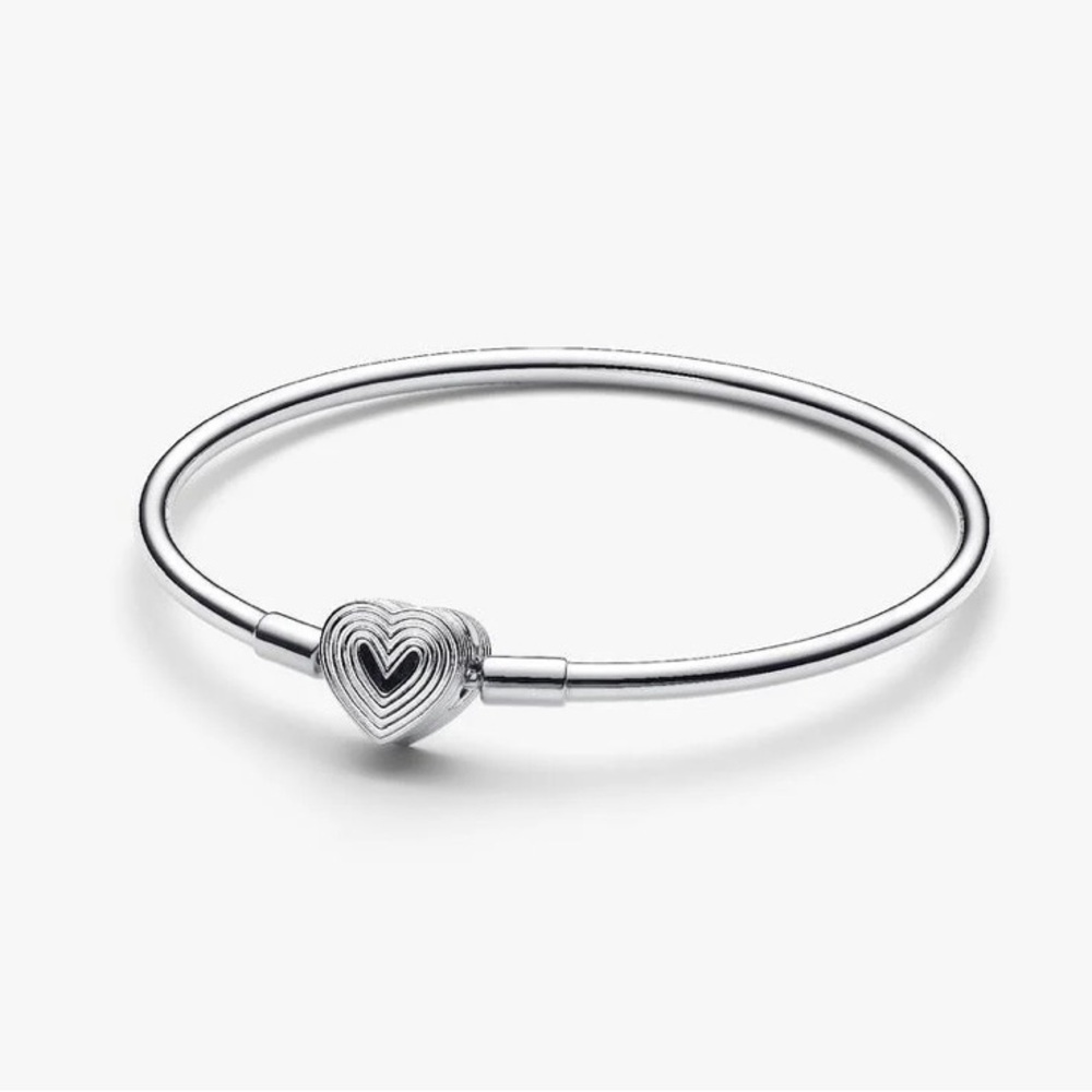 Radiating Heart Clasp Bangle